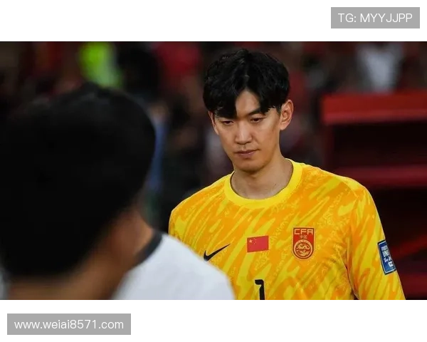 最近哪位足球明星宣布解约引发球迷热议和媒体关注